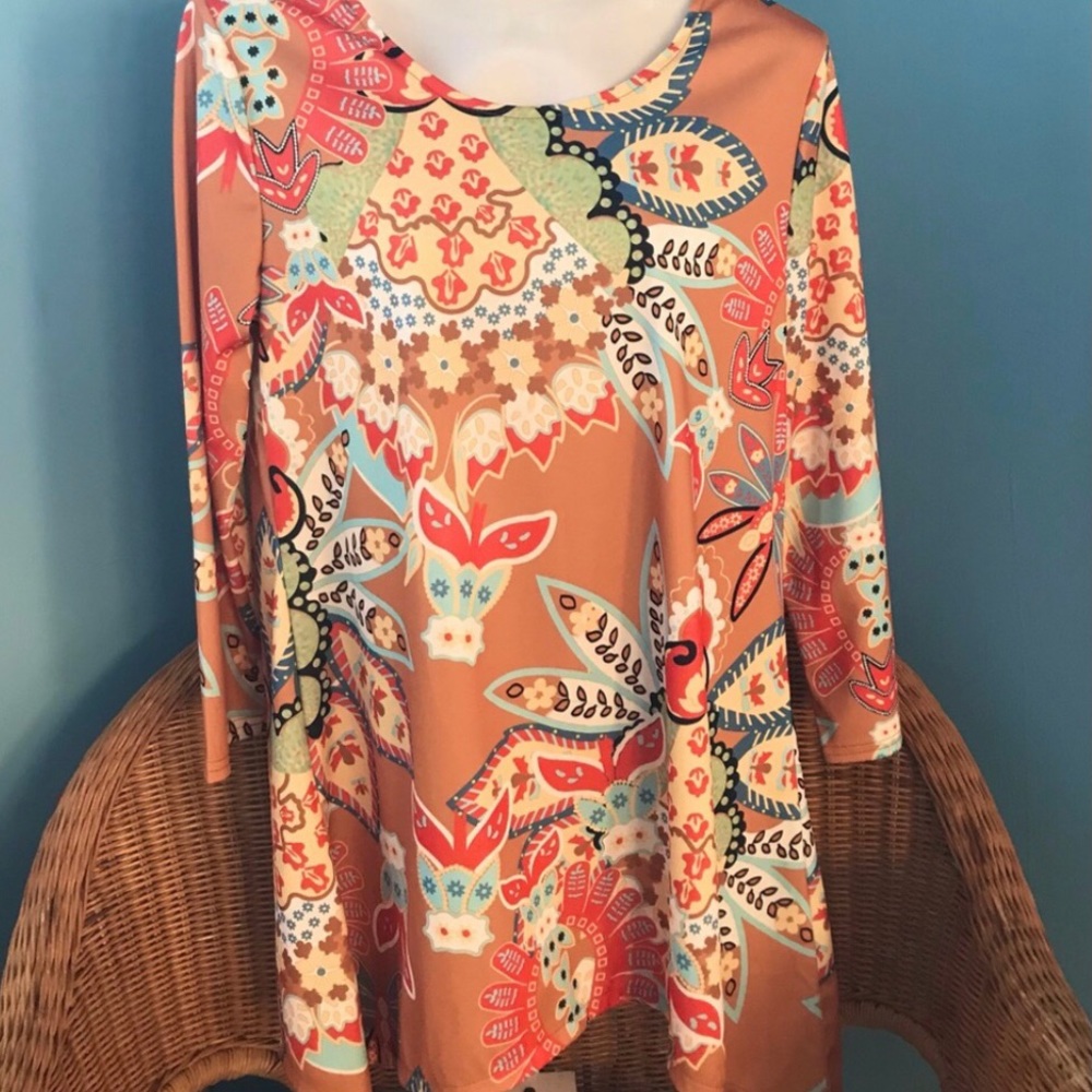 Top, Tunic Style, Apricot/Red/Blue/Green Print, Medium.